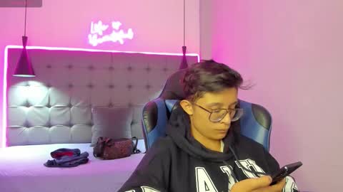 Snapshot of santiago_russo18 chatting on 02.24.26 santiago_russo18 online show from 02.24.26