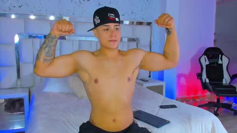 Snapshot of santiagoreyesft chatting on 11.07.25 Santi Reyes online show from 11.07.25