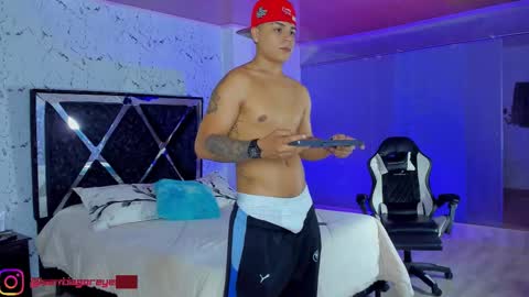 Snapshot of santiagoreyesft chatting on 02.10.26 Santi Reyes online show from 02.10.26