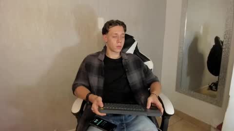 Snapshot of santiceballo chatting on 09.28.25 Julius Novachrono online show from 09.28.25