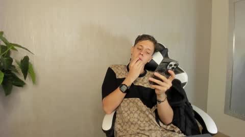 Snapshot of santiceballo chatting on 10.01.25 Julius Novachrono online show from 10.01.25