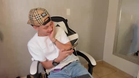 Snapshot of santiceballo chatting on 10.03.25 Julius Novachrono online show from 10.03.25