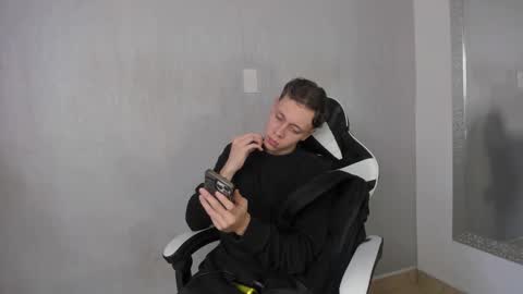 Snapshot of santiceballo chatting on 10.12.25 Julius Novachrono online show from 10.12.25