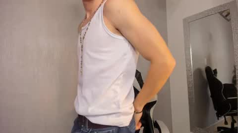 Snapshot of santiceballo chatting on 10.26.25 Julius Novachrono online show from 10.26.25