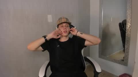 Snapshot of santiceballo chatting on 11.04.25 Julius Novachrono online show from 11.04.25