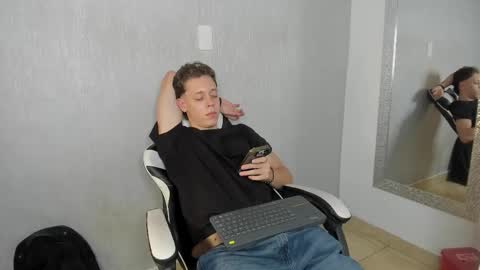 Snapshot of santiceballo chatting on 11.07.25 Julius Novachrono online show from 11.07.25