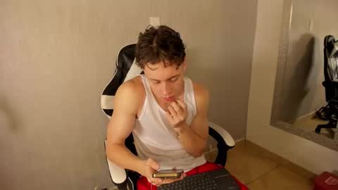 Snapshot of santiceballo chatting on 11.10.25 Julius Novachrono online show from 11.10.25