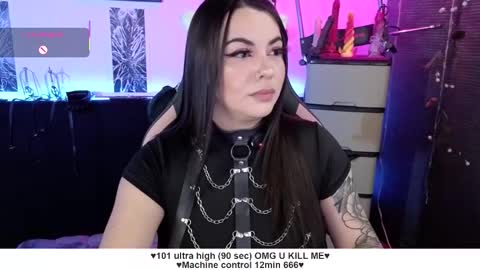 Snapshot of santos_liah chatting on 11.13.25 Liah Santos online show from 11.13.25