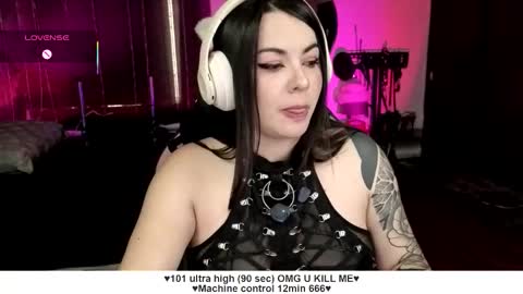 Snapshot of santos_liah chatting on 11.22.25 Liah Santos online show from 11.22.25