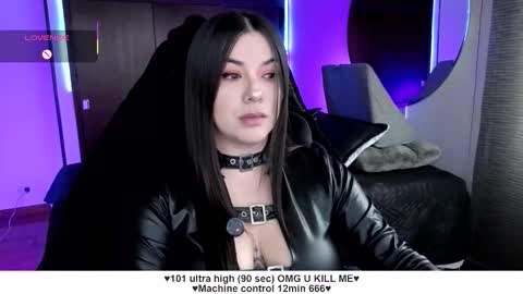 Snapshot of santos_liah chatting on 11.27.25 Liah Santos online show from 11.27.25