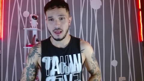 Snapshot of santti_torres chatting on 02.18.25 Santy Torres online show from 02.18.25