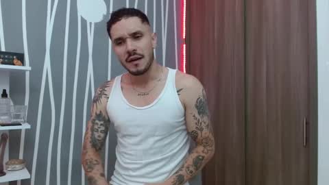 Snapshot of santti_torres chatting on 11.29.25 Santy Torres online show from 11.29.25