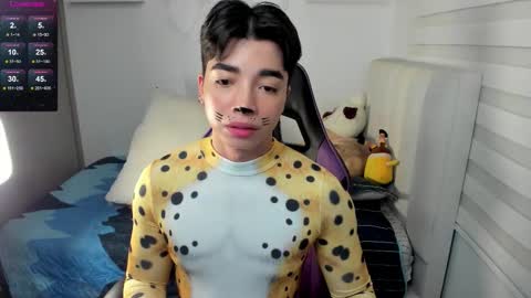 Snapshot of santy7u7 chatting on 10.31.25 Mr. Santiago online show from 10.31.25