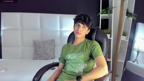 Santiago Carrington online show from 12.19.24