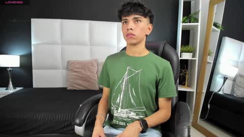 Santiago Carrington online show from 12.23.24