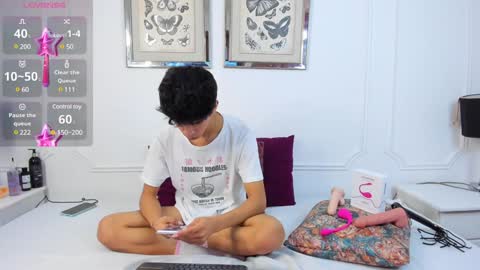 Santiago Carrington online show from 01.08.25