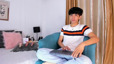 Santiago Carrington online show from 02.03.25