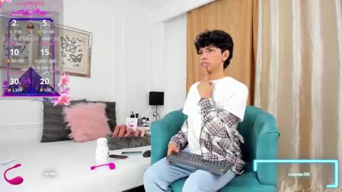 Santiago Carrington online show from 02.13.25