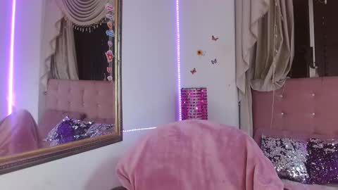 Saori Evans  online show from 11.05.25