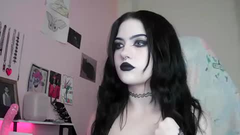 Snapshot of saphirerose1 chatting on 10.12.25 Sapphire online show from 10.12.25