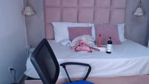 Sara... online show from 04.17.26