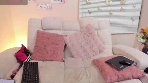 Sara Crowe online show from 03.11.25