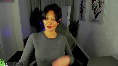 Snapshot of sara_devills chatting on 01.14.26 Sara online show from 01.14.26