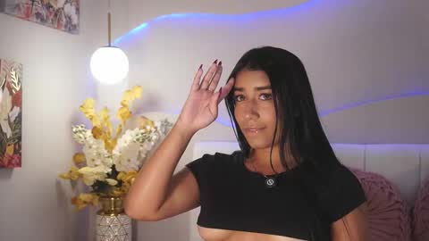 Snapshot of sara_jonesxx chatting on 02.25.26 Sara Jones online show from 02.25.26