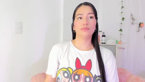 Snapshot of sara_kurt chatting on 02.04.25 Sara online show from 02.04.25