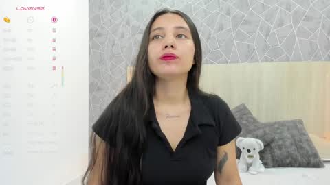 Snapshot of sara_melo chatting on 05.19.26 Sara online show from 05.19.26
