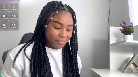 Snapshot of sara_muscle chatting on 12.14.24 Sara online show from 12.14.24