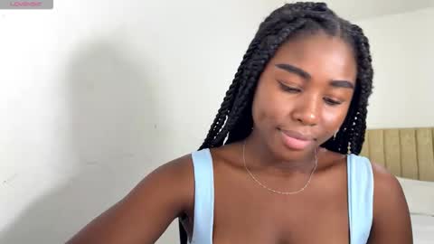 Snapshot of sara_muscle chatting on 09.24.25 Sara online show from 09.24.25