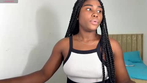 Snapshot of sara_muscle chatting on 09.28.25 Sara online show from 09.28.25