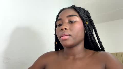 Snapshot of sara_muscle chatting on 11.14.25 Sara online show from 11.14.25