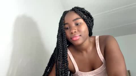 Snapshot of sara_muscle chatting on 11.20.25 Sara online show from 11.20.25