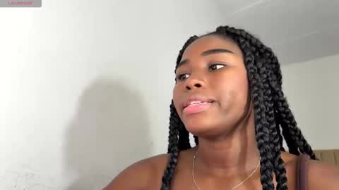 Snapshot of sara_muscle chatting on 11.23.25 Sara online show from 11.23.25