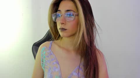 Snapshot of sara_roades chatting on 11.15.25 sara_roades online show from 11.15.25