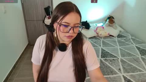 Snapshot of sara_tayylor chatting on 07.08.26 online show from 07.08.26