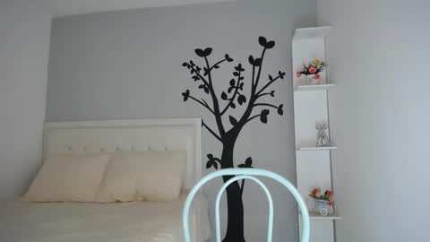 Snapshot of sara_tris chatting on 10.23.25 Sara online show from 10.23.25