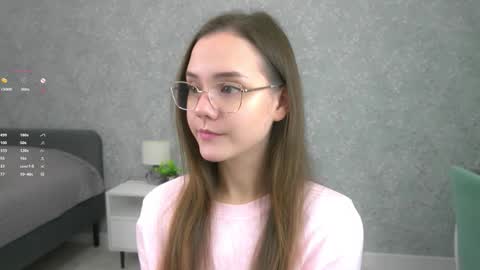 Snapshot of sara_whooops chatting on 12.04.25 Im Sara online show from 12.04.25