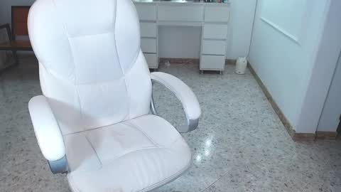 Snapshot of sara_y_rauw chatting on 01.05.25 Sara online show from 01.05.25