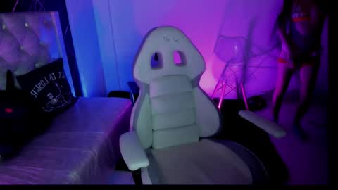 saraa_li online show from 09.23.25