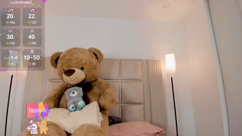 Snapshot of saraa_milleer chatting on 01.23.25 Sara Miller online show from 01.23.25