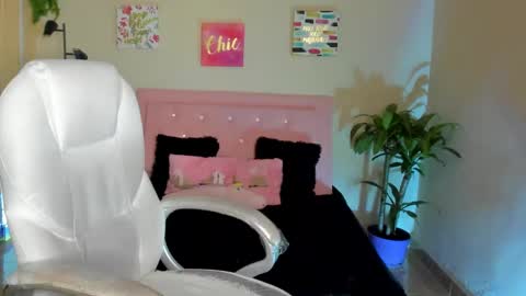 Sarah Ramirez online show from 02.26.25