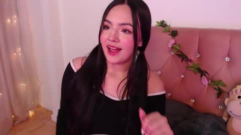 Snapshot of saraa_swett chatting on 02.12.25 online show from 02.12.25