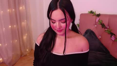 Snapshot of saraa_swett chatting on 02.12.25 online show from 02.12.25