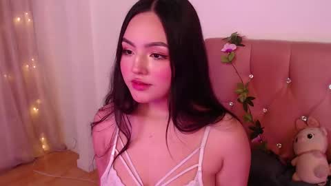 Snapshot of saraa_swett chatting on 02.19.25 online show from 02.19.25