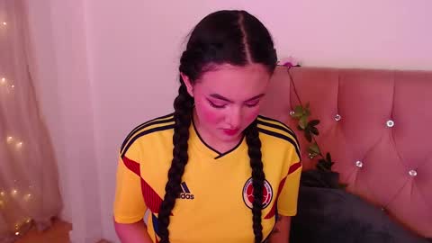 Snapshot of saraa_swett chatting on 02.21.25 online show from 02.21.25