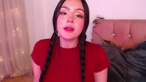 Snapshot of saraa_swett chatting on 02.26.25 online show from 02.26.25