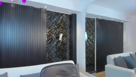 Snapshot of saracorraless chatting on 12.20.24 Sara Everyday From 1430 to 2130 Col Time online show from 12.20.24